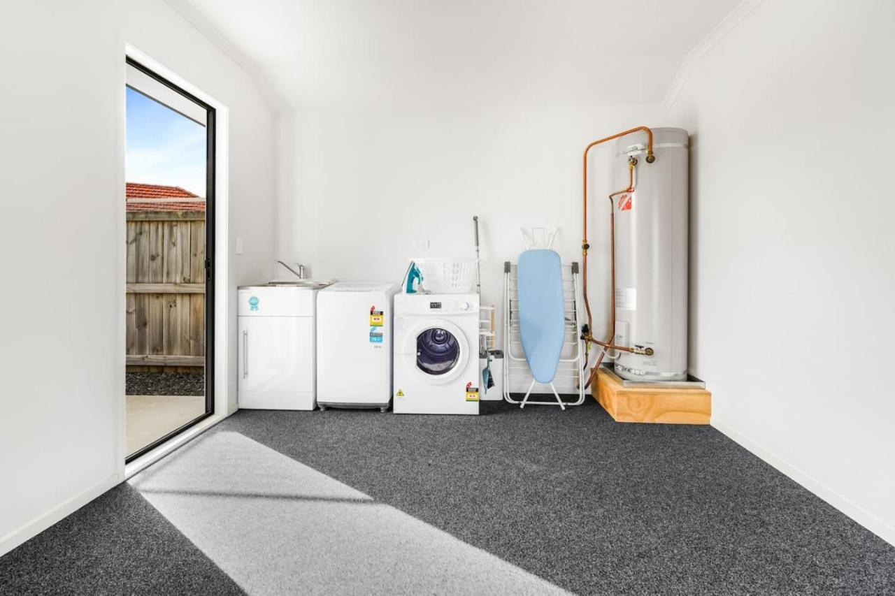 Modern And Central With 2 Ensuites -By Kosh Bnb Hamilton Exteriör bild