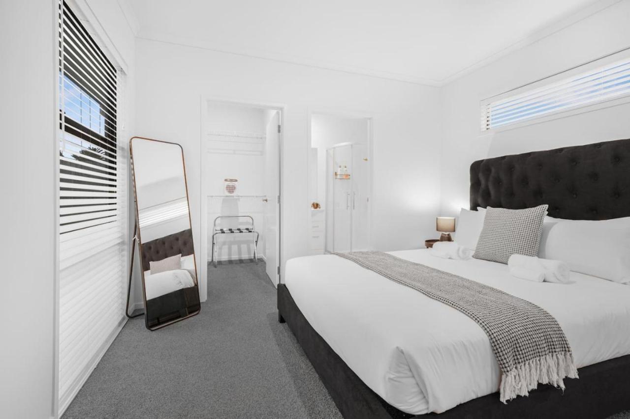 Modern And Central With 2 Ensuites -By Kosh Bnb Hamilton Exteriör bild