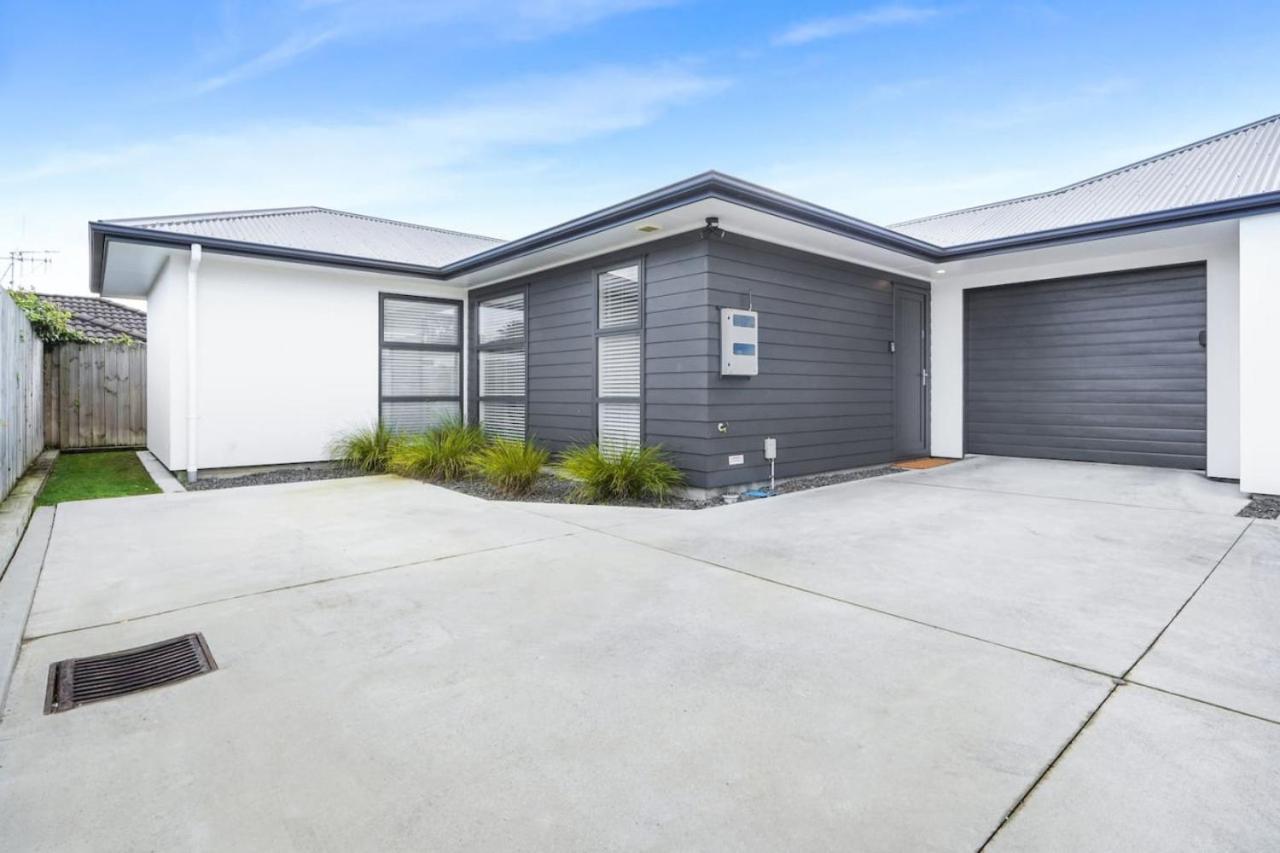 Modern And Central With 2 Ensuites -By Kosh Bnb Hamilton Exteriör bild